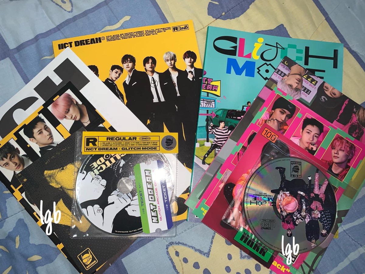 injunieqt__'s tweet photo. biglang pa giveaway ph ✨

since christmas is coming &amp; my grades are soo good this semester i’ll be giving away these glitchmode albums complete inclus except the pcs 🥰

to do! 
drop the tags for nct dream candy!!! 
like &amp; rt this tweet

will end on December 23, 2022 7:23pm 💗 https://t.co/fUP7DIgs49