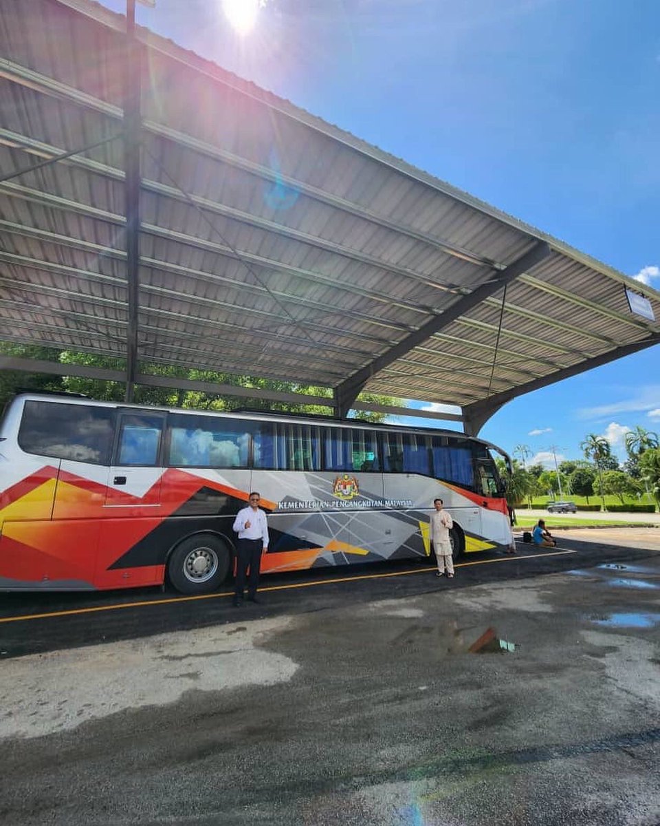 MOTMalaysia's tweet photo. 16 Disember 2022 – YBhg. Datuk Isham Ishak, Ketua Setiausaha Kementerian Pengangkutan Malaysia (MOT) meluangkan masa melawat Lot Parkir Bas Berbumbung MOT yang dibina dengan kerjasama JKR WP Putrajaya. https://t.co/VoxftBqrl5