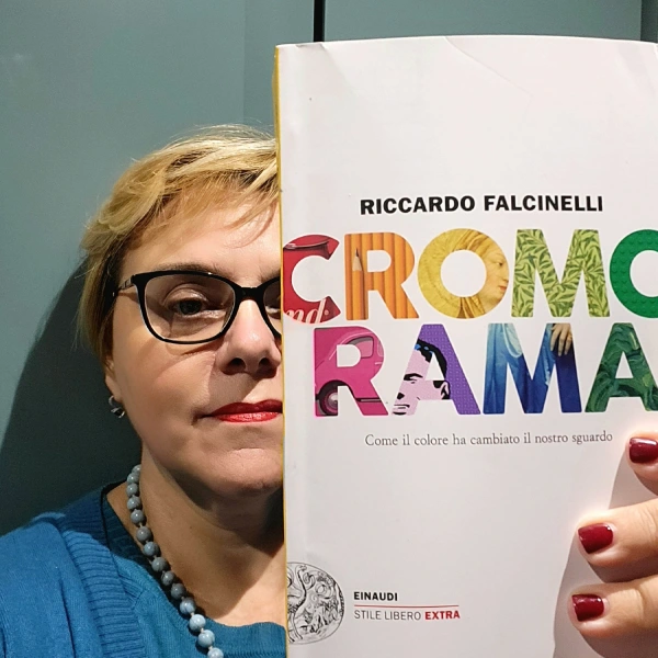 recerusse's tweet photo. Il miglior libro del 2022 per @3cugggine è Cromorama, Riccardo Falcinelli per @Einaudieditore - Consigliato agli amanti dell’arte e del design ma anche a chi ama guardare il mondo da una prospettiva insolita #CMLF2022 #IlMioLibro202 https://t.co/0llBXWpHXT