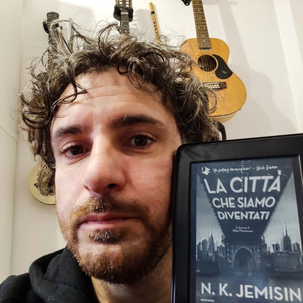 recerusse's tweet photo. @snailhand81 consiglia La città che siamo diventati, di Nora Keita Jemisin per @Mondadori - un romanzo di formazione di una metropoli che acquista autocoscienza e deve lottare per la sua stessa esistenza, un omaggio fantasy a New York #CMLF2022 #IlMioLibro2022 https://t.co/eUqOYJEgKr