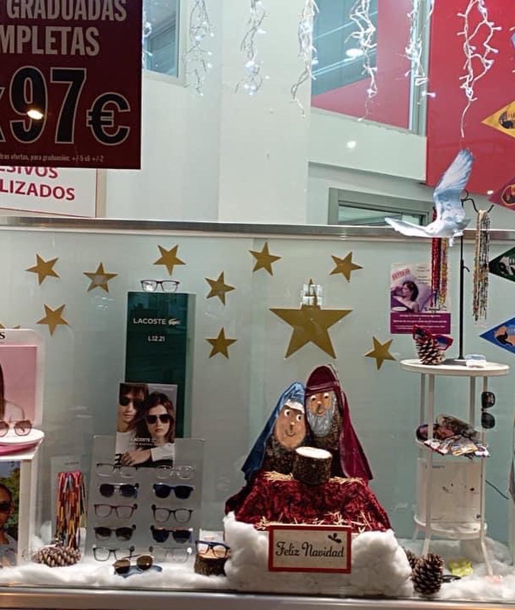 Optica_Madriz's tweet photo. Escaparate Navidad 2022. #elpuertodesantamaría #opticamadriz #audiomadriz #Navidad https://t.co/x8I2DQfMIo