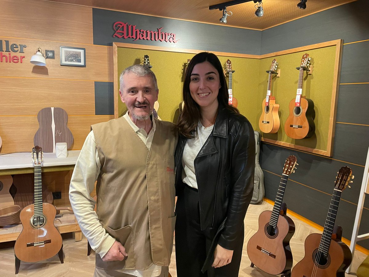 Recibimos con los brazos abiertos en nuestro taller a <a href="/AndreaGCGuitar/">Andrea Gonzalez</a>. 
·
We welcome <a href="/AndreaGCGuitar/">Andrea Gonzalez</a> with open arms in our workshop. 
#AlhambraGuitarras #Premierguitars #Guitar #Guitarra #Luthier #playguitar #ClassicalGuitar #guitarrista #guitarplayer #craftedinspain