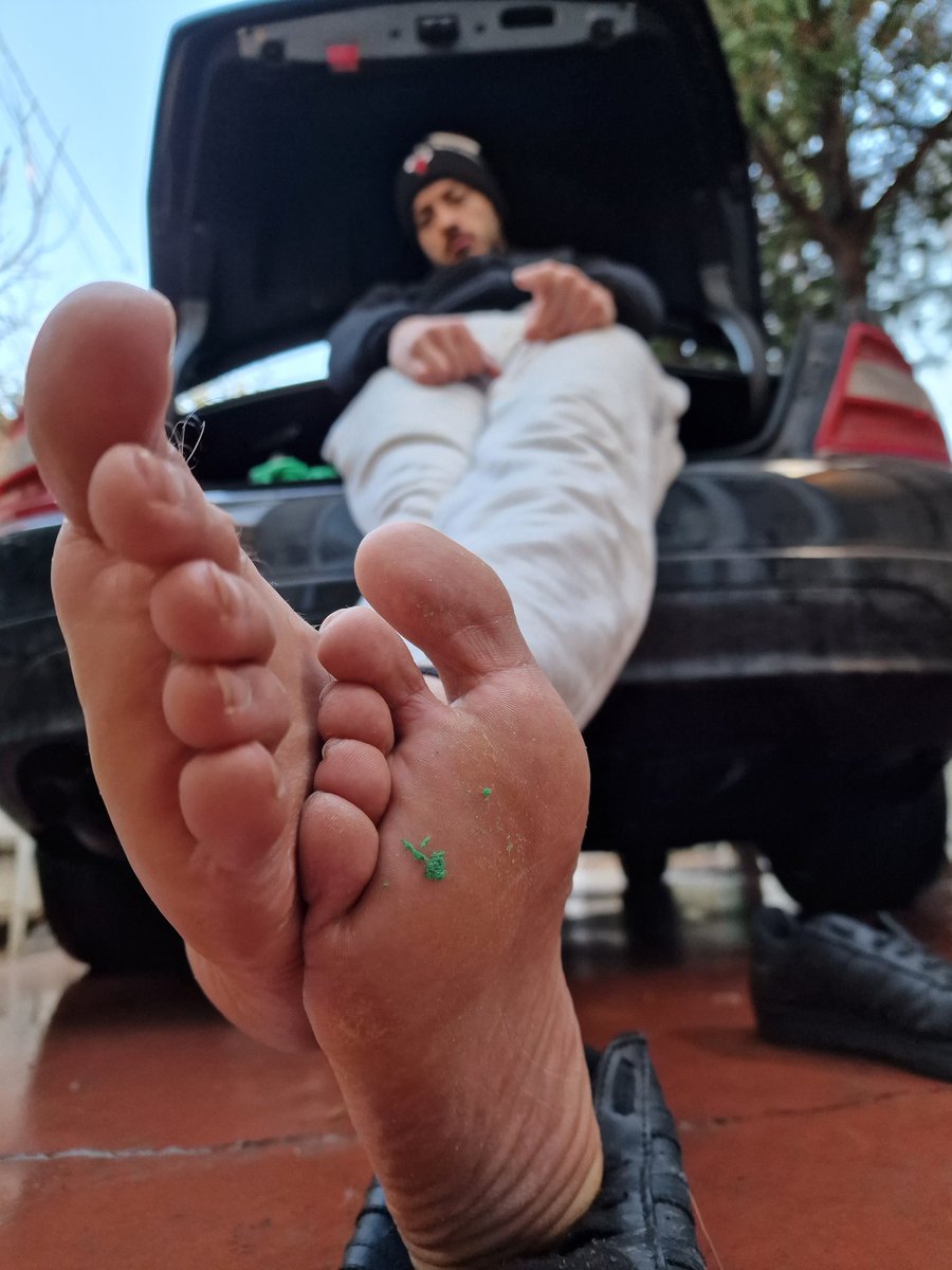 MasterFzz's tweet photo. Kneel down and stick out your tongue https://t.co/cGkDehHNCf