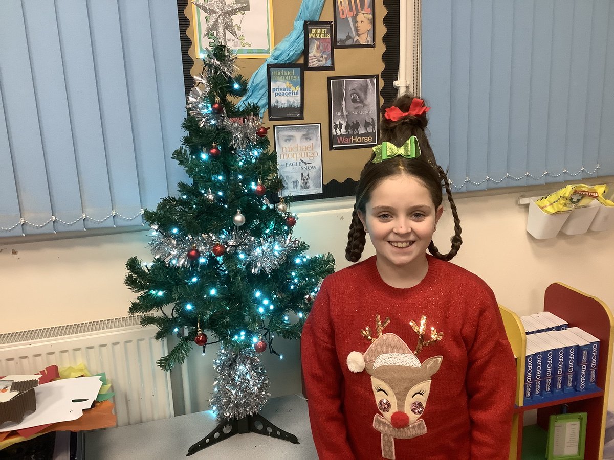 pp_accrington's tweet photo. No Grinch at Peel Park #class19 #happy #merrychristmas https://t.co/6GG4gbeR2W