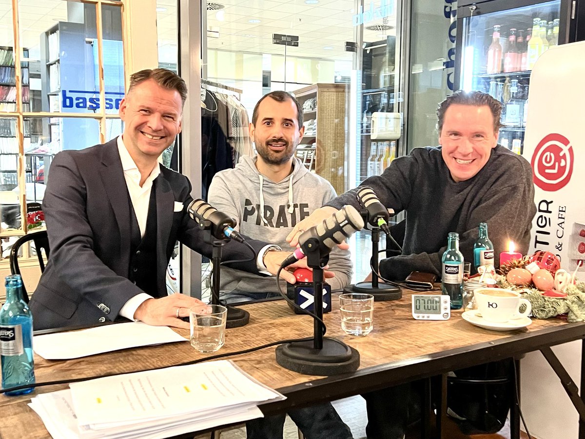 DigitalDuell's tweet photo. Arrr… Unser letztes #DigitalDuell (Folge 42) für 2022 ist im Kasten und mit @manuelkoelman hatten wir den Captain vom @PIRATESummit zu Gast. Unsere #Talkshow zur #Digitalisierung - wie immer am Sonntag überall wo es #Podcasts gibt und bei #YouTube. #Cognizant #pressedebatte https://t.co/GtQ8lt6nQI