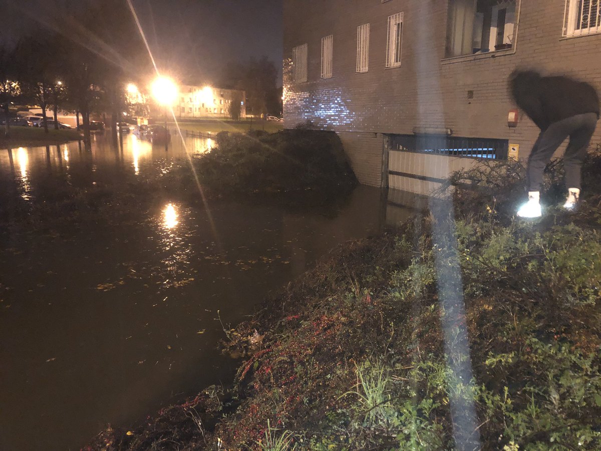 Abrahambimeda's tweet photo. @tiempodejavimo Buenos días javimo, aquí tienes la consecuencia de las lluvias de ayer en Gijón, esto es la calle de Les Cigarreres……. https://t.co/x6hid7D6nE