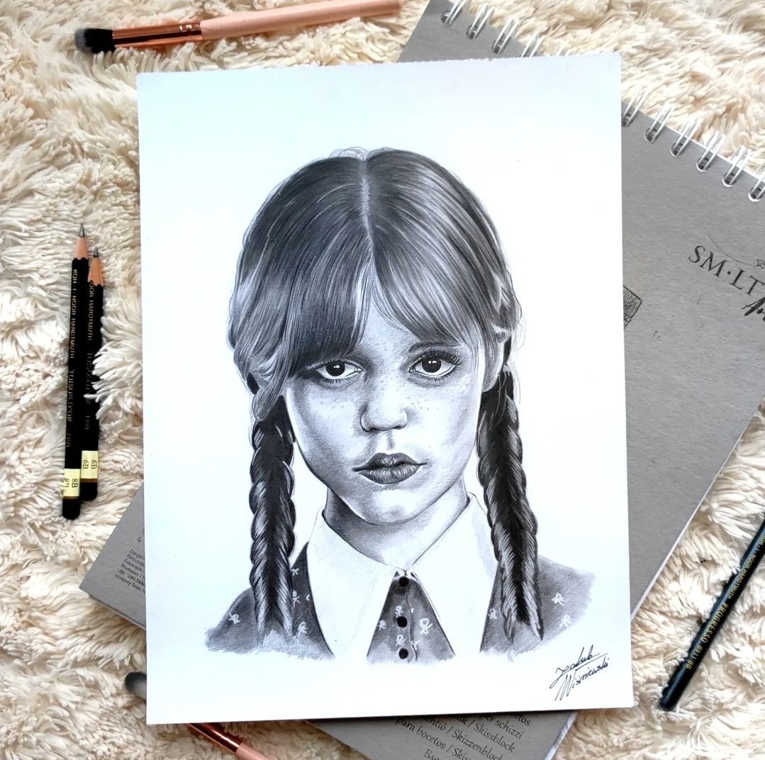 SMLTArt's tweet photo. #wednesdayaddams is our guest today! Thanks to @comicsarty for this amazing portrait!

#smltart_community #smltart #wednesday #wednesdaynetflix #fanart #bristolpaper #pencilportrait #addamsfamily #wednesdayfanart https://t.co/NtQruZL1Gd