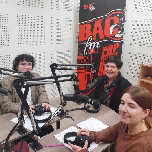 - La fabrique citoyenne -
Ce soir à 19h retrouvez Ciel et Mellissa de l'Atelier Science Po sur les ondes de Bac FM!
Ils accueilleront Carine Soulay, Conseillère d'Etat.
#sciencepo #ConseildEtat #lafabriquecitoyenne #bacfm
<a href="/CLEMIDijon/">EMI_CLEMI Dijon</a> <a href="/dsden58/">DSDEN 58</a>