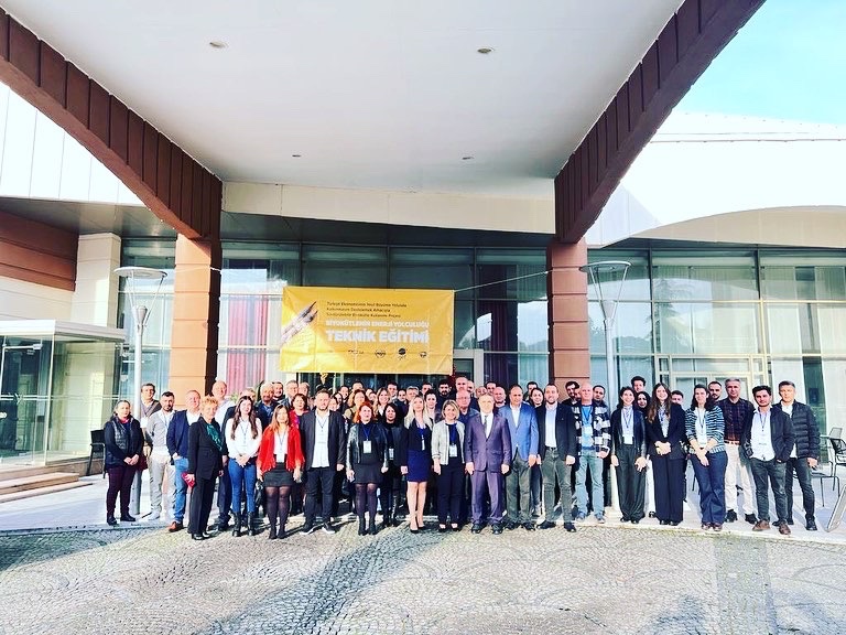biyokutlenin's tweet photo. Eğitimimiz @TarimManisa İl Müdürümüz Sayın Metin ÖZTÜRK’ün açılış konuşması ve @manisabagcilik Müdürümüz Akay ÜNAL’��n ve değerli misafirlerimizin katılımı ile başladı✅
@TAGEM_ANKARA @dr_metin_turker @metinozturk77 https://t.co/DVKm8q5MGW