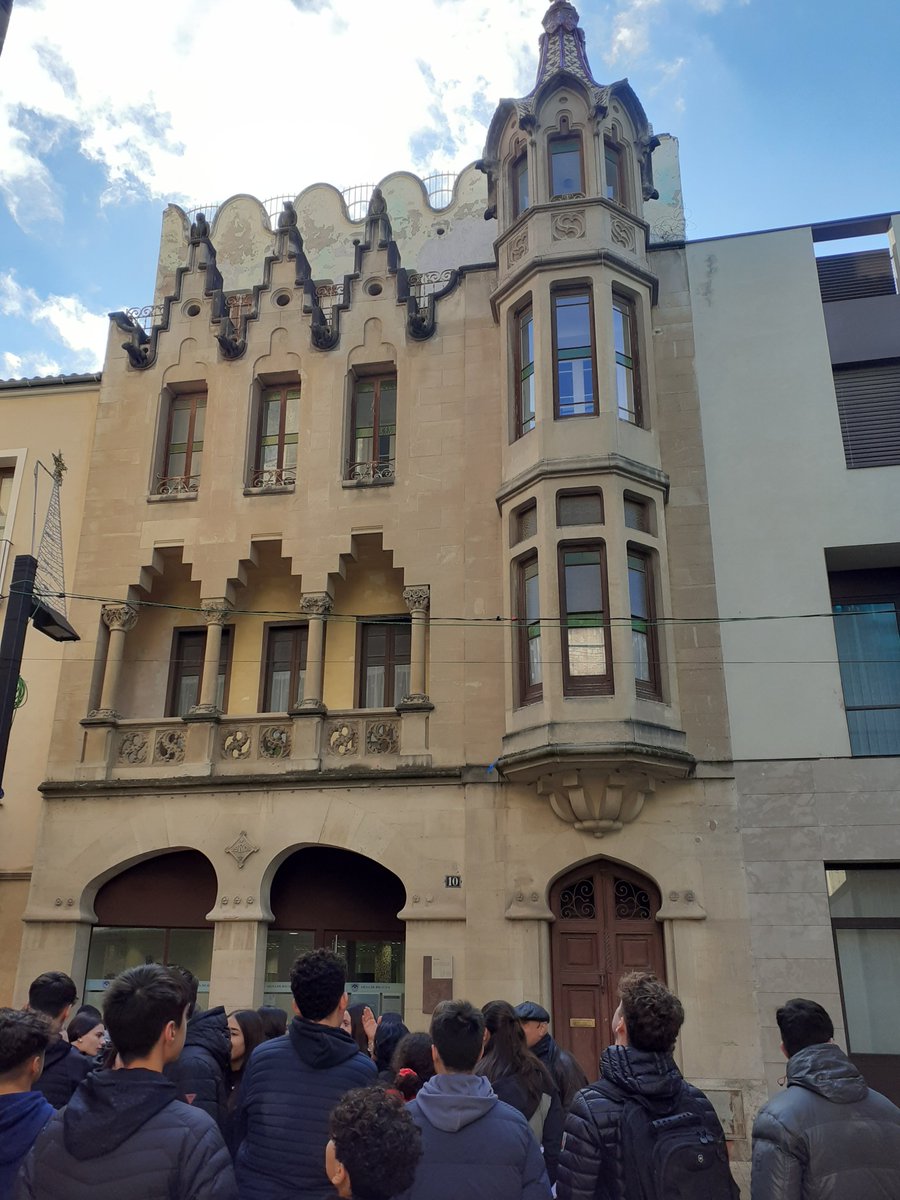 epiaigualada's tweet photo. Els alumnes de 4t d'#ESO han fet una #sortidacultural per @Igualada, han visitat #CalMaco, #CalMonet i #CalRatés, amb l'objectiu de veure com la industrialització d'Igualada va fer canviar la ciutat i la seva gent.
Molt agraïts al David Martínez Farré de @ajigualada https://t.co/DY0tAlyEsV