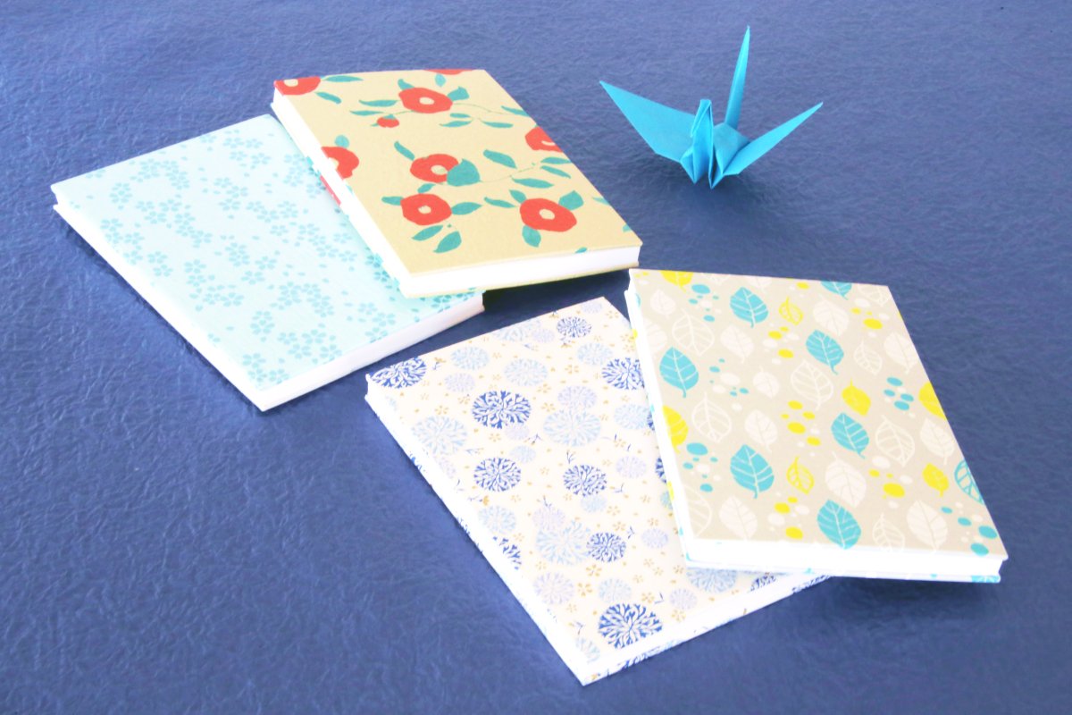 本格的な冬を迎え、寒さも深まってきたこの頃。
冬の装いを感じる御朱印帳はいかがでしょうか？❄☃