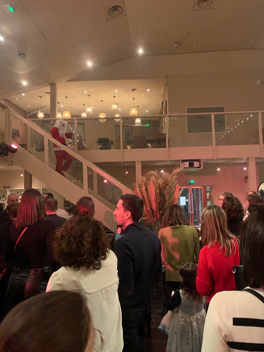 Hier soir, à la Comédie du Vin de #Beaune, se tenait la soirée de Noël organisée par le CSE de TEB Vidéo &amp; Sécurité ! 🎄🎅
 
Merci au CSE pour cette belle soirée, et à tous d’avoir été présents pour partager ce moment !