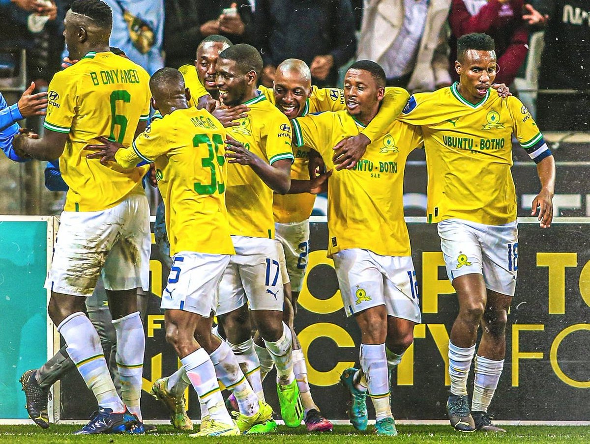 All Mamelodi Sundowns fans retweet and let's follow each other  💛 <a href="/Masandawana/">Mamelodi Sundowns FC</a>