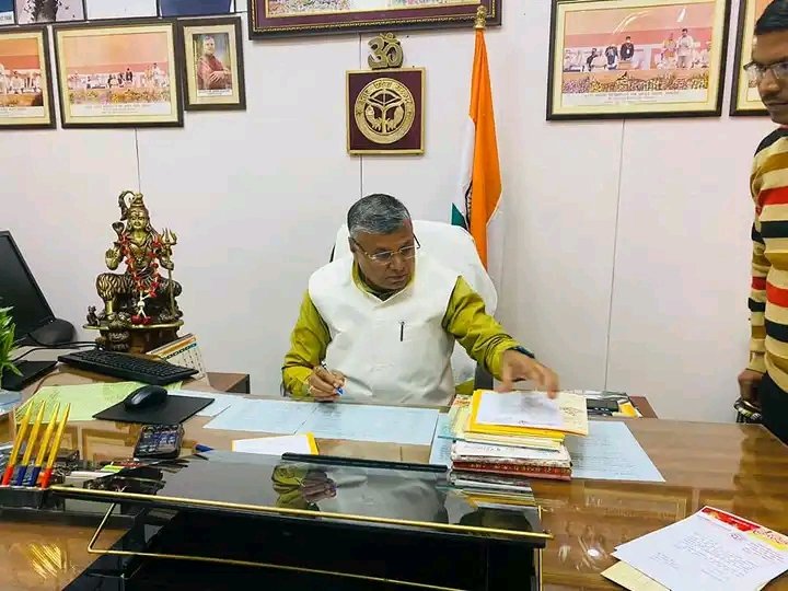 VivekDakshPraj3's tweet photo. आज नवीन भवन विधानसभा स्थित अपने कार्यालय पर कारागार एवम होमगार्ड्स विभाग से सम्बन्धित विभागीय फाइलों का निस्तारण किया।
#NarendraModi 
#AmitShah 
#JPNadda
#MYogiAdityanath #SunilBansal
#Dharampalsingh
#BhupendraSingh 
#PMO_INDIA
#BJP4UP #BJP4IND
#UPgovt
#karagar 
#Homgards https://t.co/EZJBLoK5Xp