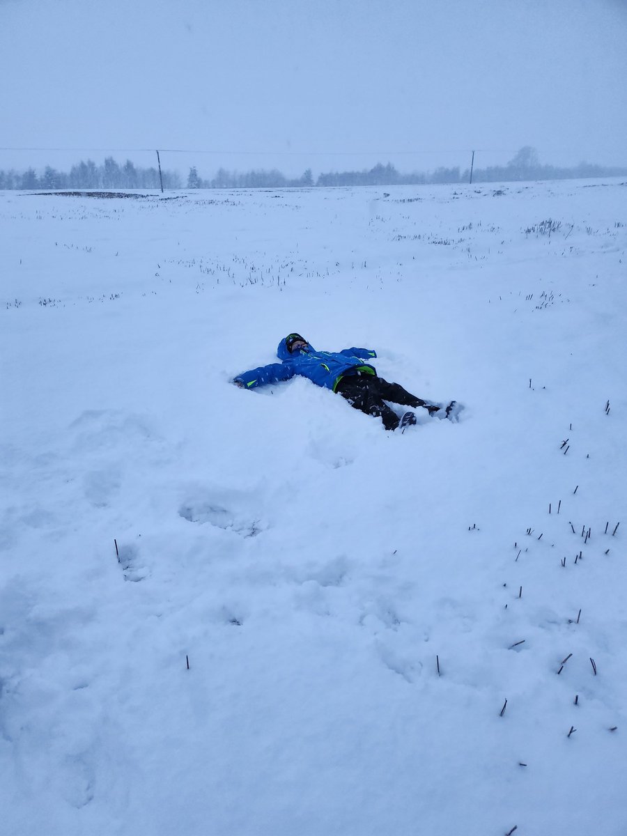 cmrobb2's tweet photo. Suited and booted ready for the walk to school and then it was cancelled!  May as well make the most of the layers...

#snowday https://t.co/lRHcIdF3Br