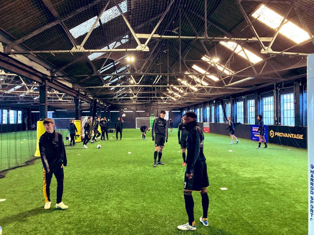 cufcacademy1's tweet photo. Thank you very much to the @the_nr7 in Norwich who kindly hosted our U18’s at short notice yesterday, the boys had a great session and we couldn’t recommend this facility highly enough! 🤝 #camUTD https://t.co/xlJWVbOhqx