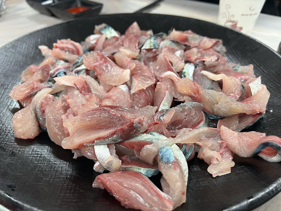 leejinwookph's tweet photo. (2022.12.16) #LeeJinWook and his friends, including #Choiza of #DynamicDuo, went fishing at Gangneung Port.

"9 fishermen and 600 fish."

#강릉 #고등어 #성훈호
(c) choiza11 https://t.co/I7lNXfWWxj