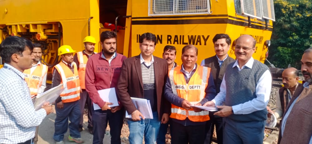 Hqnrmu09's tweet photo. GM inspection at UNIMET 8293.
@RailwayNorthern 
@NRMU_NR 
@ShivaGopalMish1 https://t.co/TKZJKsqhKE