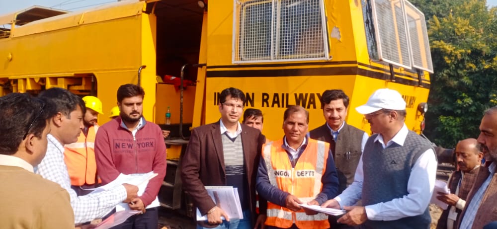 Hqnrmu09's tweet photo. GM inspection at UNIMET 8293.
@RailwayNorthern 
@NRMU_NR 
@ShivaGopalMish1 https://t.co/TKZJKsqhKE