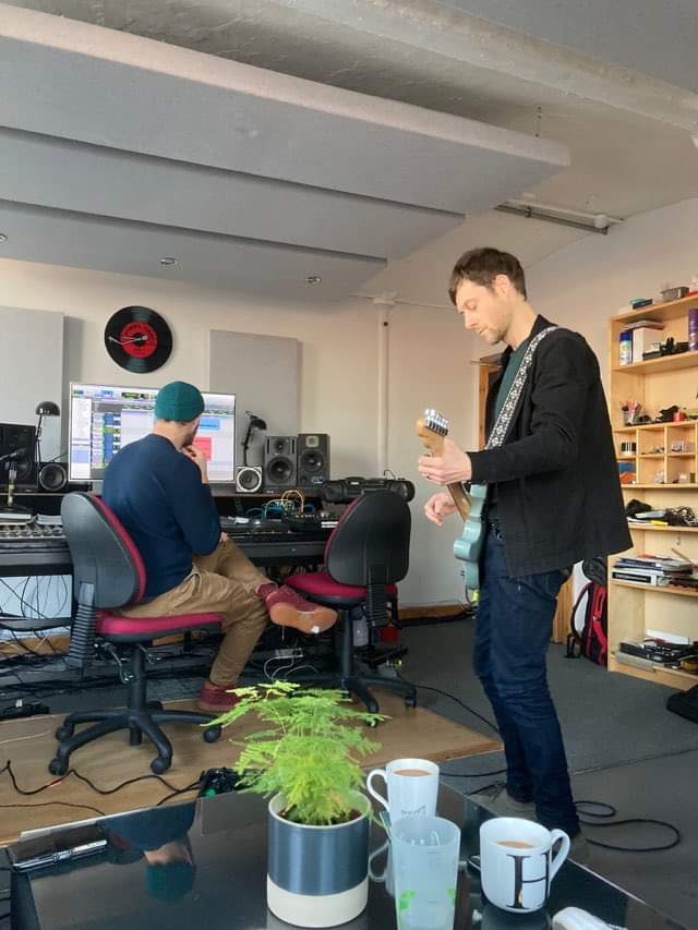 More from our endeavours at <a href="/HopeMillStudios/">Hope Mill Studios</a> yesterday, with <a href="/PhilCmusic/">Philip Cunningham</a>, <a href="/iwangronow/">Iwan Gronow</a> and <a href="/TwemProducer/">TWEM</a> getting down to business........