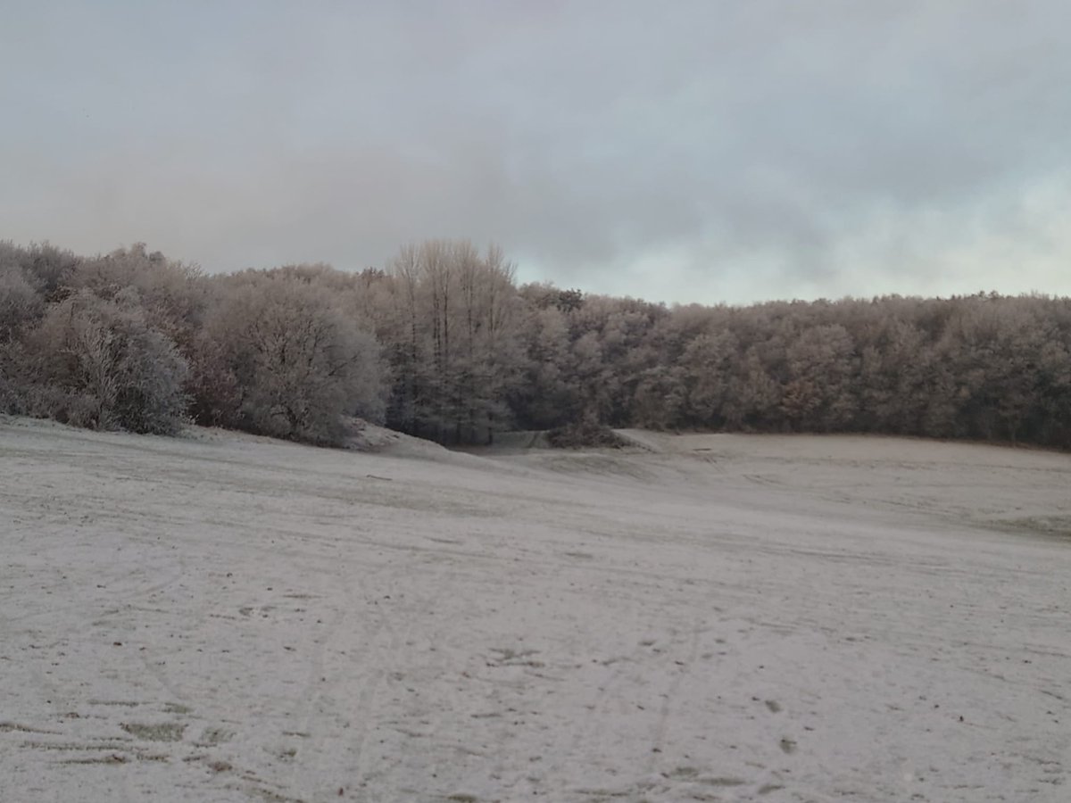 COURSE UPDATE
COURSE OPEN 9 HOLES 
"ITS COLD OUT THERE 
AND VERY CHILLY 
SO WRAP UP WARM 
AND PROTECT YOUR ... FINGERS 
😁😁😁❄️❄️⛄⛄⛄"
#poetry #silly #golf #golfer #frosty #cold