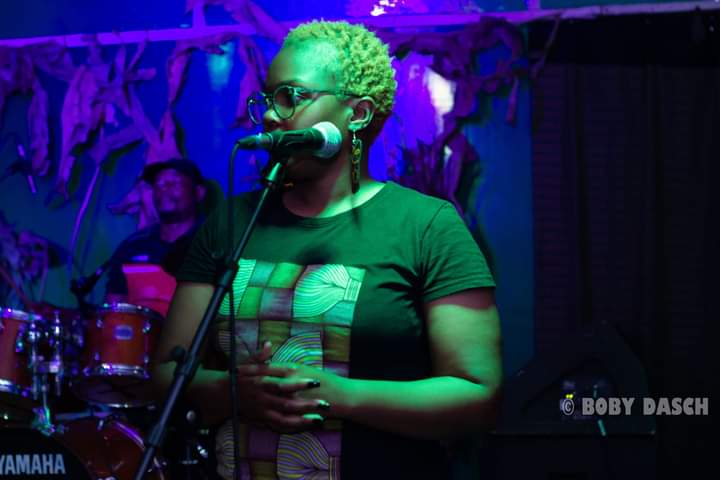 Reporter4Music's tweet photo. Hier 15 Décembre 2022 à #Yaoundé, l'artiste musicienne @ShuraFru était en concert guichets ouvert &amp; gratuit du côté de la Case des Arts 🇨🇲🌍

📸: #Boby #Dasch 

#MusicInAfrica @panafricanmusic @MusicInAfrica https://t.co/vzgmgcHst6