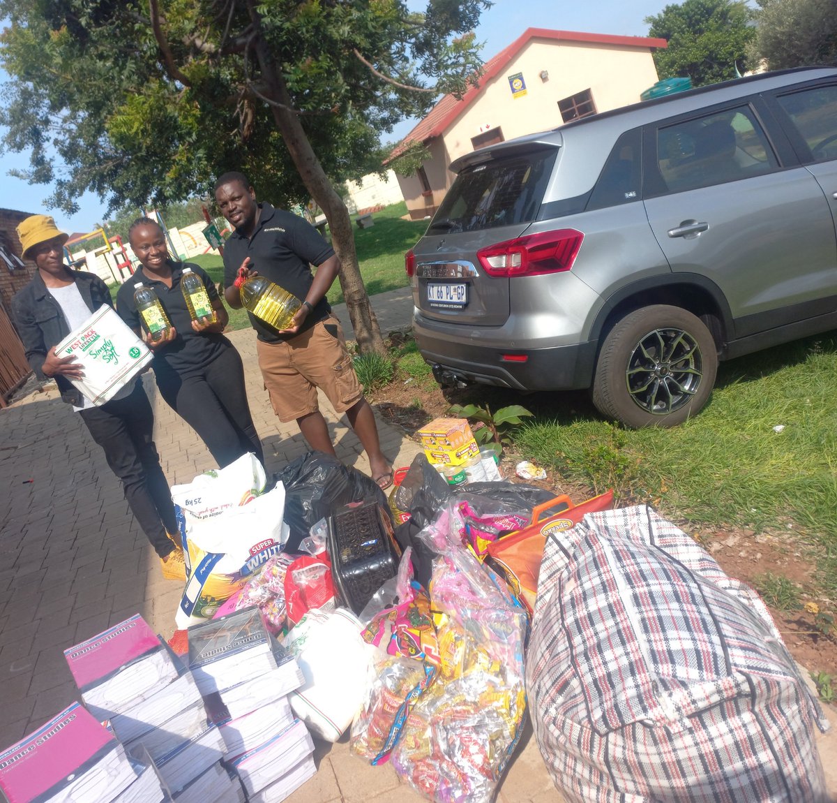 BriMatjuda's tweet photo. ΒΉ1:Β²2
Sanibonani maAfrika Amahle π₯°
THANK YOU to ALL who donated towards our #ReadForANeed Charity Drive in partnership with @MveleleNaMaitele @VhuvhambadziDri. The handover at #LeamogetsweSafetyHome in Attridgeville was a SUCCESS! Blessings & Breakthroughs! Makwande. ππ―β¨οΈ https://t.co/Dvqu9lj3E9