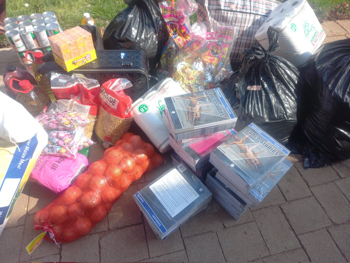 BriMatjuda's tweet photo. ΒΉ1:Β²2
Sanibonani maAfrika Amahle π₯°
THANK YOU to ALL who donated towards our #ReadForANeed Charity Drive in partnership with @MveleleNaMaitele @VhuvhambadziDri. The handover at #LeamogetsweSafetyHome in Attridgeville was a SUCCESS! Blessings & Breakthroughs! Makwande. ππ―β¨οΈ https://t.co/Dvqu9lj3E9