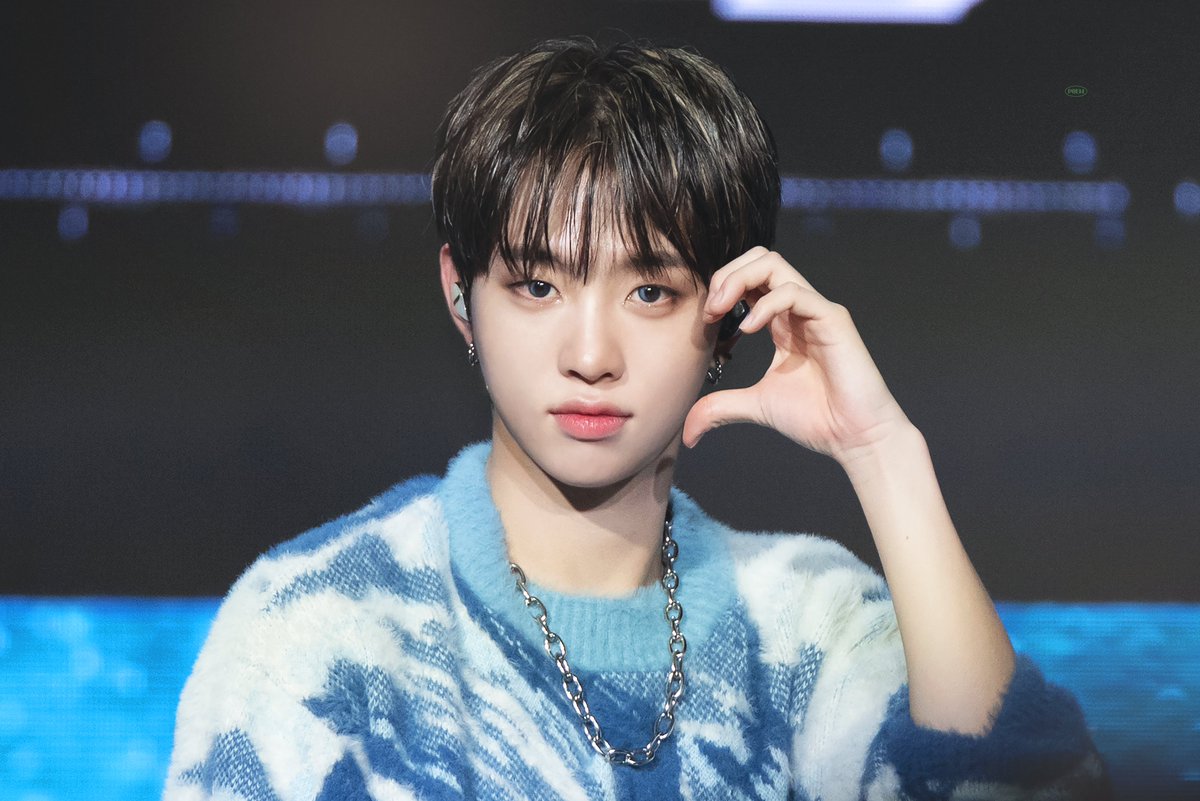 725poem's tweet photo. 221115 더원 쇼케이스

하트강쥐입니따🐶💚

#이협 #LEEHYEOP #드리핀 #DRIPPIN https://t.co/o6j2XFzpjr