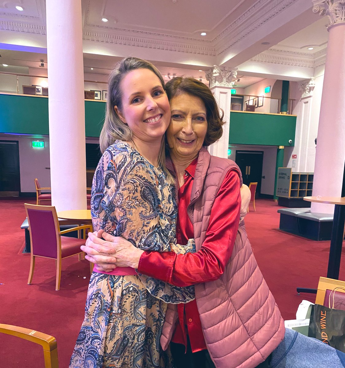 Huge congratulations to my aunt, Íte O’Donovan last night in the <a href="/NCH_Music/">National Concert Hall</a> ! Featuring her 2 choirs, The Piccolo Lassus &amp; Lassus Scholars, @aebhkellymezzo  and 3 amazing young Ukrainian musicians on organ,violin&amp;piano and the Orlando Chamber Orchestra! So very proud!!👏to all!🎶