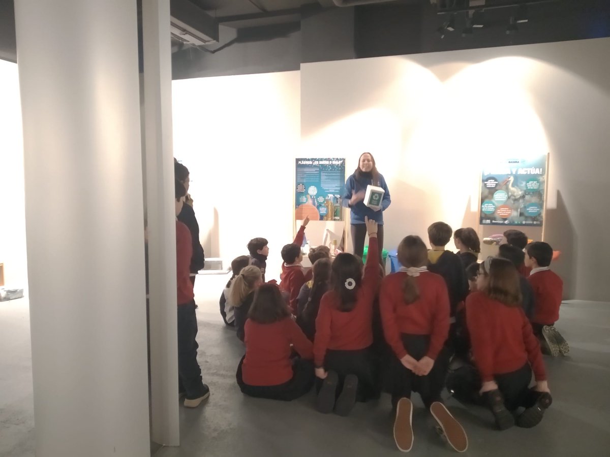 fundacionO2's tweet photo. #Burgos
Alumnos de 5° de primaria del colegio @lasalleburgos ven de primera mano los problemas de los plásticos en nuestros ríos
@ecofrikis @FCirculoBurgos @FundIbercaja
#csirios #microplasticosMACROBASURA #educaciónambiental https://t.co/gbJ4ULfLmw