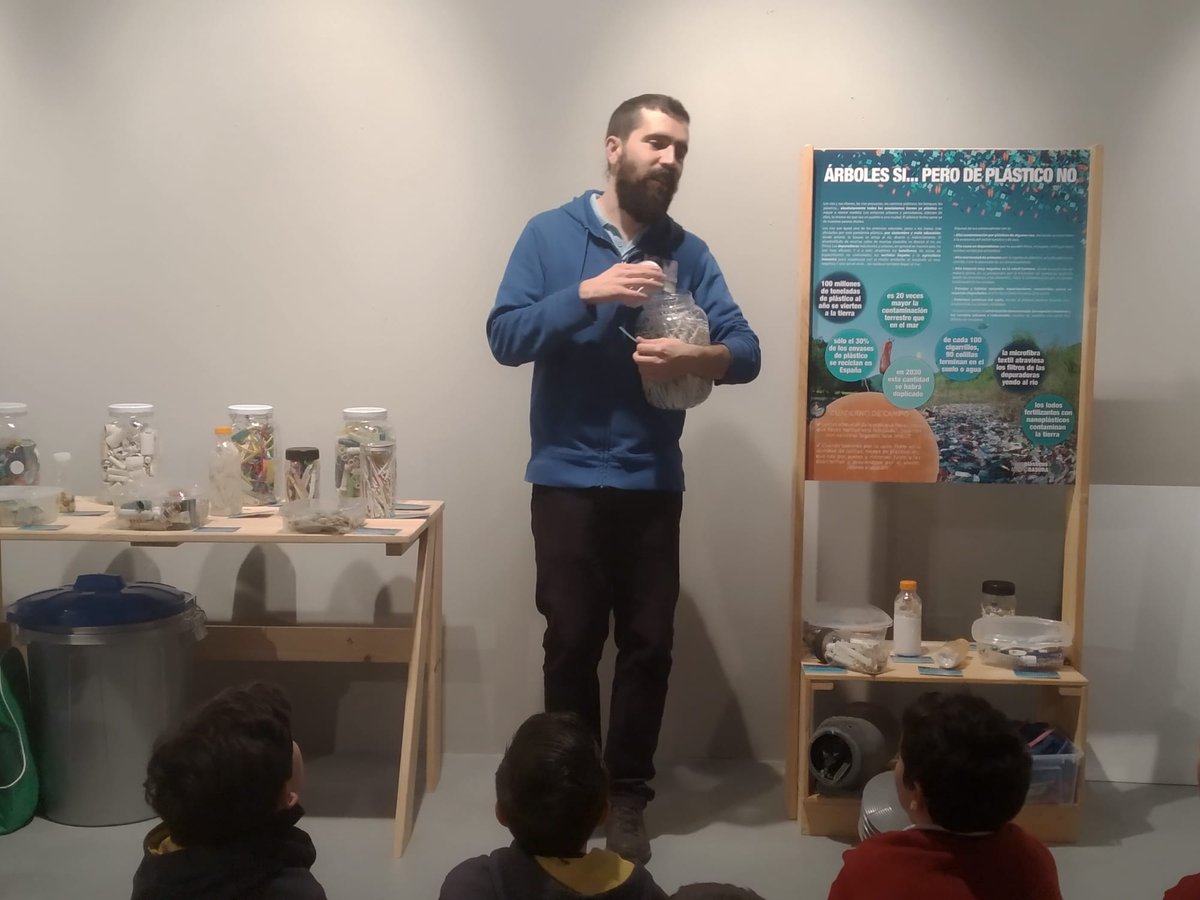 fundacionO2's tweet photo. #Burgos
Alumnos de 5° de primaria del colegio @lasalleburgos ven de primera mano los problemas de los plásticos en nuestros ríos
@ecofrikis @FCirculoBurgos @FundIbercaja
#csirios #microplasticosMACROBASURA #educaciónambiental https://t.co/gbJ4ULfLmw