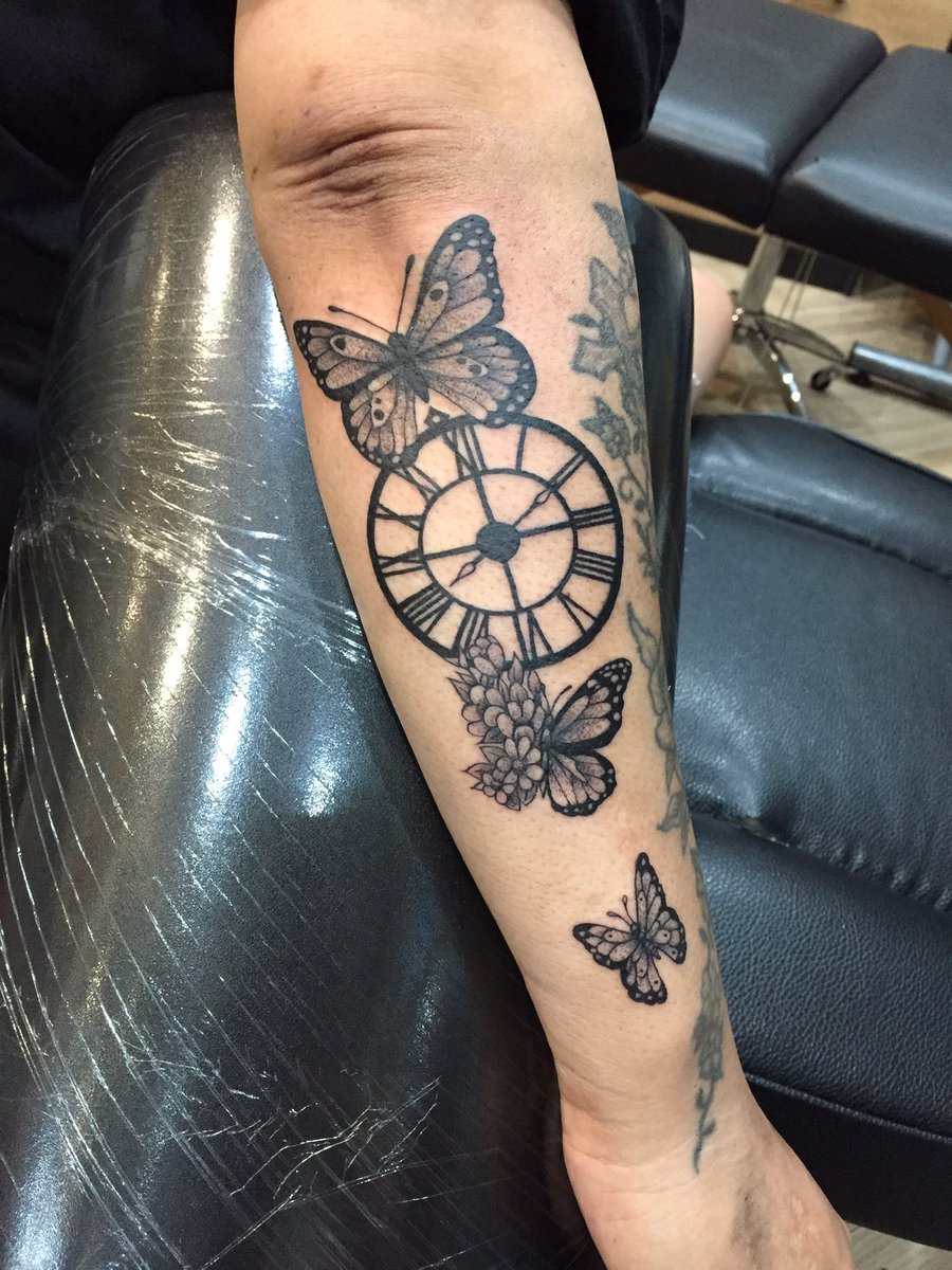 MarchtattooS's tweet photo. งานผีเสื้อกับนาฬิกา
 📍ดูผลงานเพิ่มเติมได้ที่ Fb:March Tattoo Studio Ig:marchtattooist 
#tattoo #tattooideas #tattoodesign #tattooart #butterflytattoo #butterfly #butterflywithclock #สัก #สักลาย #ลายสัก #ร้านสักกรุงเทพ #ร้านสักถนนข้าวสาร #ถนนข้าวสาร #ร้าน #ผีเสื้อ #ลายสักผีเสื้อ https://t.co/5ueeki1938