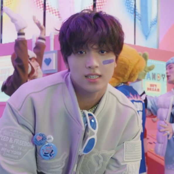 lhcdaily's tweet photo. this haechan is so campus heartthrob coded... https://t.co/eeg0wJj2gB