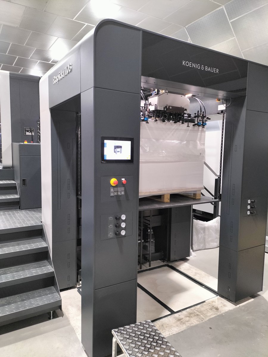 incarta's tweet photo. Les premiers tests #impression #offset de notre Rapida 106 @koenigandbauer #kba 
#Packaging

#carton 
#incarta https://t.co/jXQookBfqC
