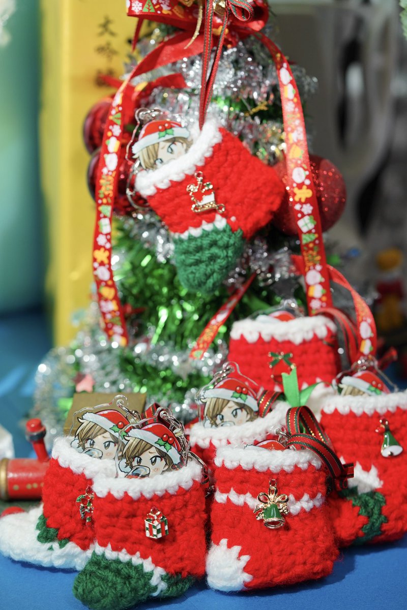 というわけで真琴ちゃんルマン・アクキーXmas仕様2022 in 靴下の売り上げ一個につき500円とboost分をおかんに支払う約束だったので
13個x¥500 =¥6,500
boost合計 ¥1,260
総計¥7,760
四捨五入して¥10,000をおかんへの報酬支払いとなります。ありがとうございます。なお小武は赤字です👍 