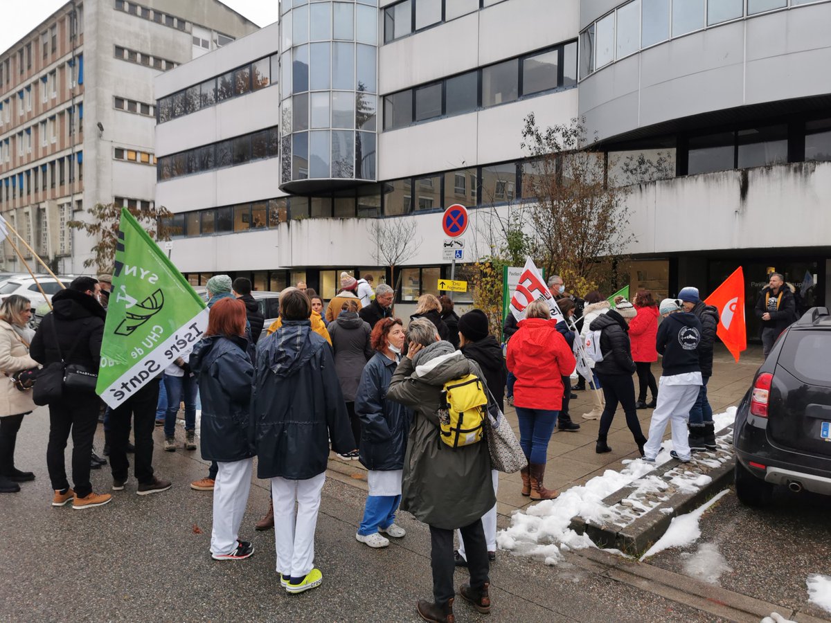 placegrenet's tweet photo. Situation jugée "cauchemardesque" au CHU de Grenoble :  les soignants interpellent leur direction et l'ARS - https://t.co/8Sr3NyKDEY https://t.co/P6sn0v81VX
