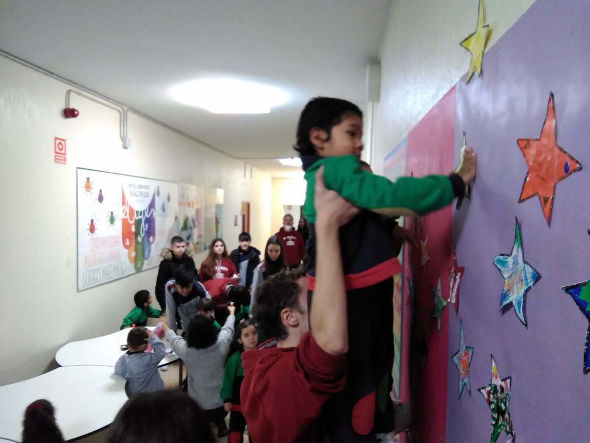 Ed_Infantil_NSB's tweet photo. Feliz día a todos, celebramos juntos el día de #SanJoseManyanet nuestros alumnos/as son nuestras estrellas !! #3añosC #ProfeCarlos @NAZARETSANBLAS @AMPANazaretSB @coleinnovadores https://t.co/UB02sPKnra