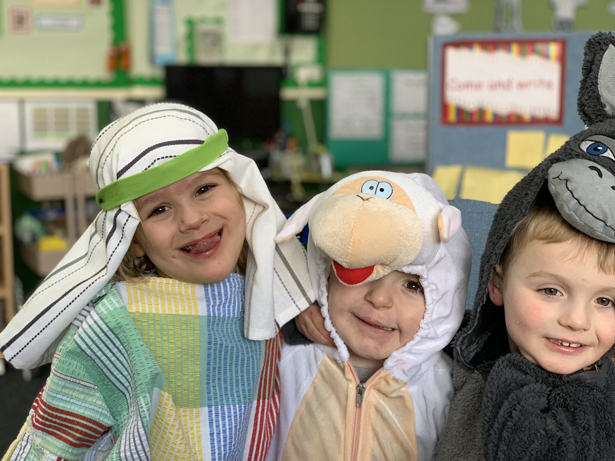 ASfD_HSS's tweet photo. We really enjoyed our first Nativity in three years! It was lovely to have our families in to school to watch us! #Nativity #Celebrate #DeafEducation #BSL #PrimaryYears #ACC @EduAberdeenEPS https://t.co/Wp82bAYuhE