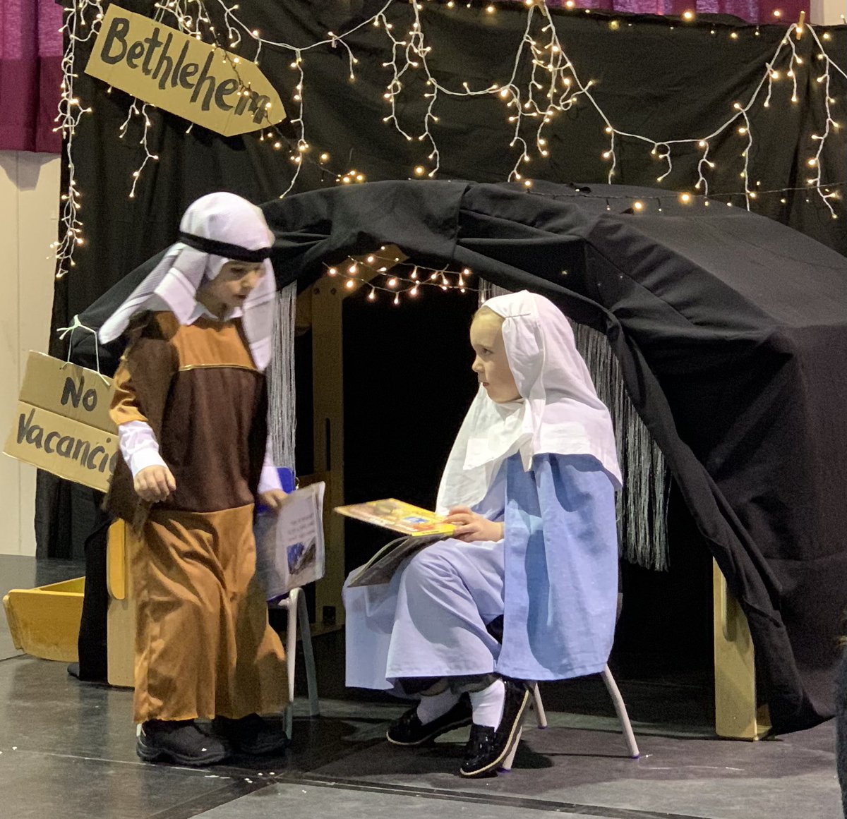 ASfD_HSS's tweet photo. We really enjoyed our first Nativity in three years! It was lovely to have our families in to school to watch us! #Nativity #Celebrate #DeafEducation #BSL #PrimaryYears #ACC @EduAberdeenEPS https://t.co/Wp82bAYuhE