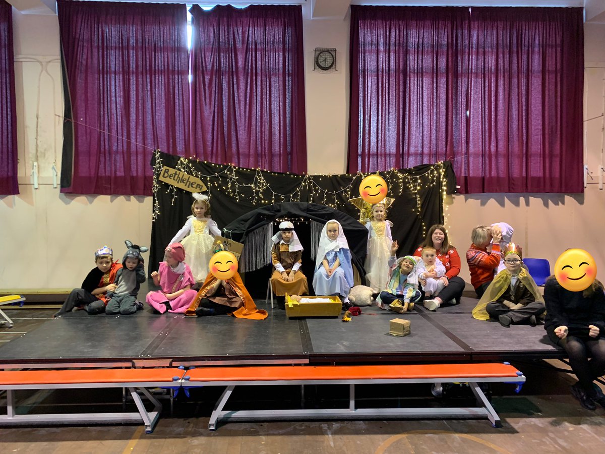 ASfD_HSS's tweet photo. We really enjoyed our first Nativity in three years! It was lovely to have our families in to school to watch us! #Nativity #Celebrate #DeafEducation #BSL #PrimaryYears #ACC @EduAberdeenEPS https://t.co/Wp82bAYuhE