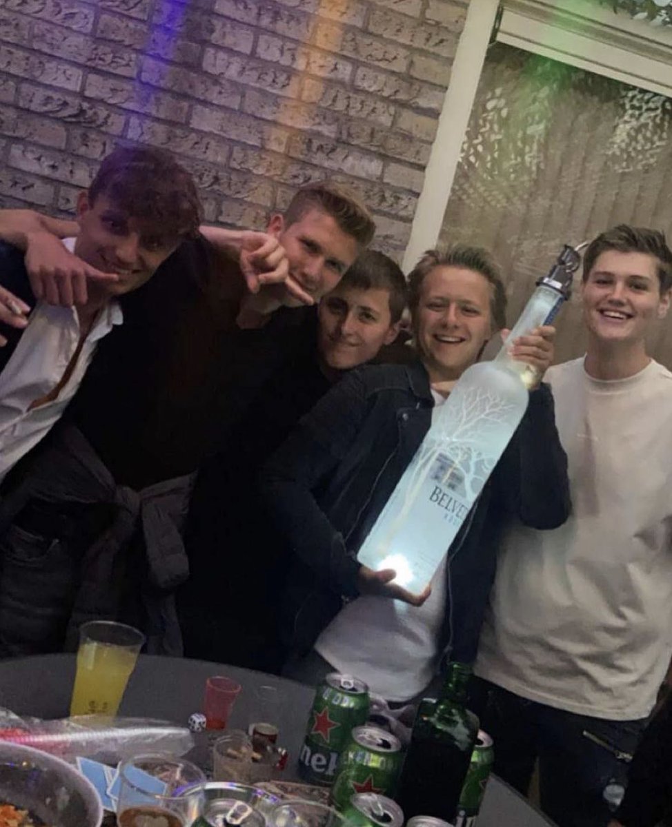 VinceJonk's tweet photo. Wat is het onderwerp van deze foto? https://t.co/cnMjbV4D1J