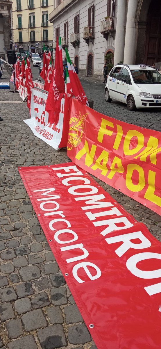 NapoliFiom's tweet photo. #scioperogenerale 
#ManovraSbagliata 
#fiomnapoli #cgilnapoli #cgilcampania https://t.co/8y7tH129jh
