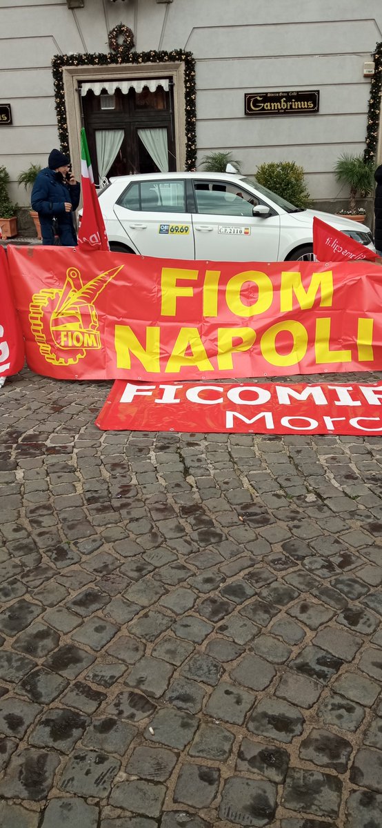 NapoliFiom's tweet photo. #scioperogenerale 
#ManovraSbagliata 
#fiomnapoli #cgilnapoli #cgilcampania https://t.co/8y7tH129jh