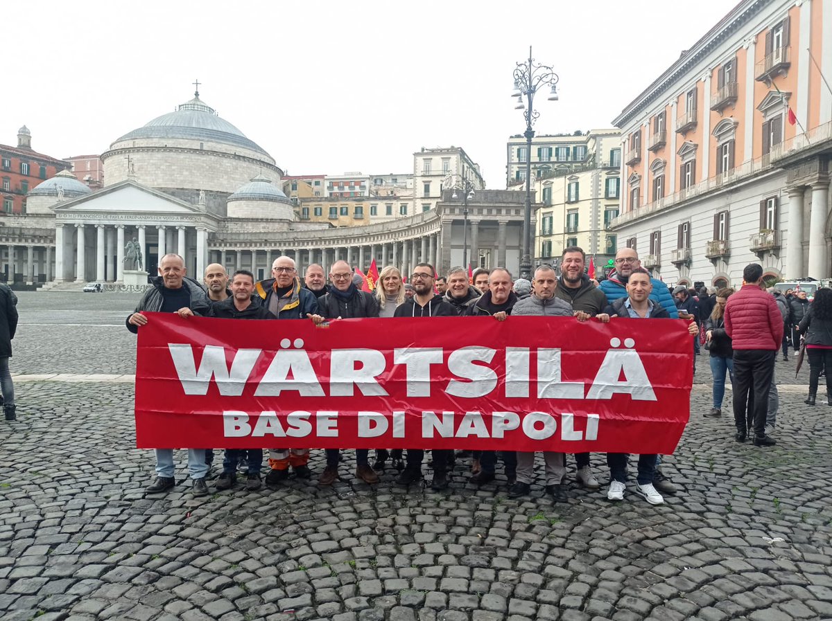 NapoliFiom's tweet photo. #scioperogenerale 
#ManovraSbagliata 
#fiomnapoli #cgilnapoli #cgilcampania https://t.co/8y7tH129jh