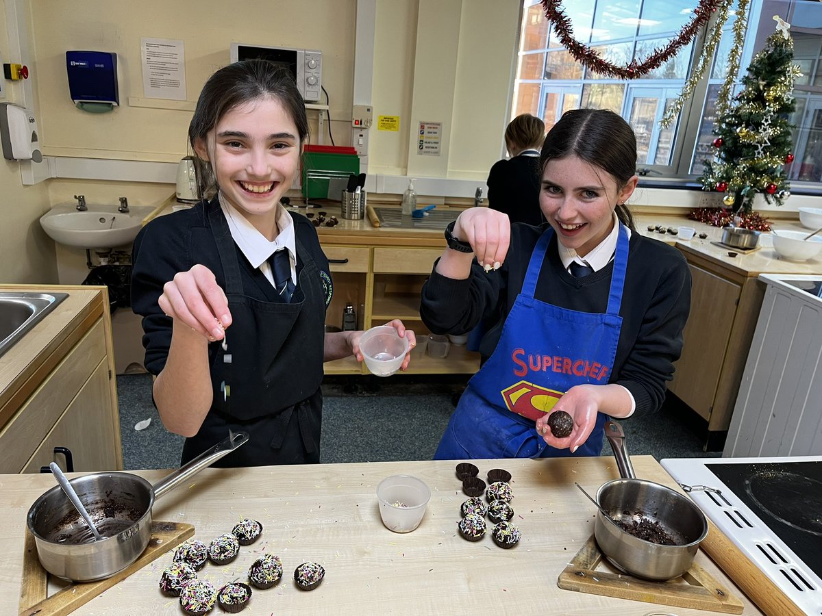 some more festive bakes to fill up your timeline… more Yule Logs from S5/6 and some colourful chocolate truffles from our S1s✨🎄🎅🏼