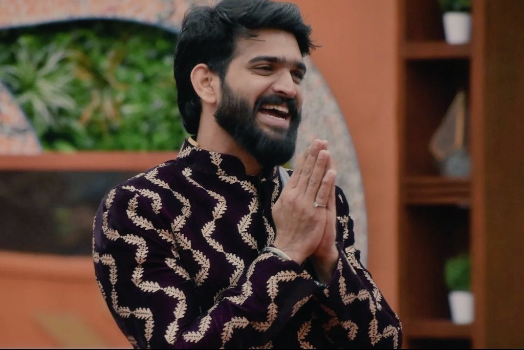 SuprithM10's tweet photo. @ColorsKannada BEAST with His BEST💥
10/10 💖
This week was full of
ENTERTAINMENT ENTERTAINMENT ENTERTAINMENT 💥🔥 https://t.co/ZatwokYmXT