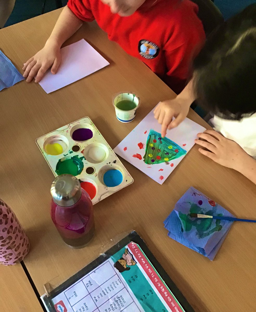 AlvertonKR's tweet photo. KS2 really enjoyed taking part in our festive Santa’s workshop yesterday. It was so lovely seeing the children use their creativity and also working together across the year groups. Beautiful cards and decorations were created to take home. 🎄 @alvertonschool #celerbrateartsmark https://t.co/keVhd5hB3t
