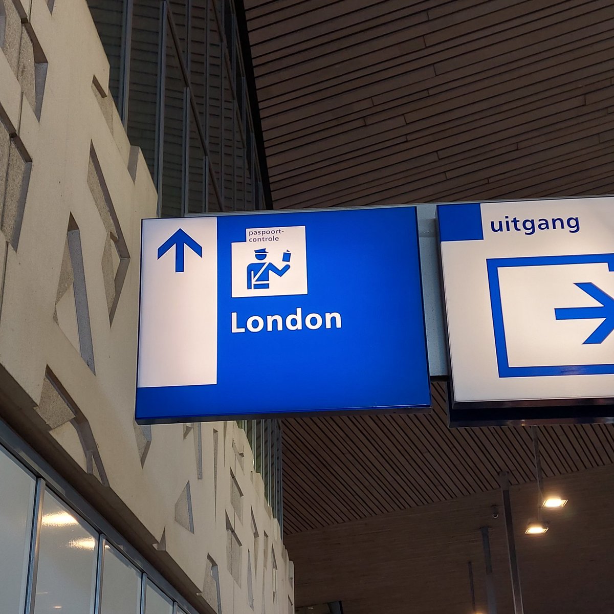 Denise_v_D_'s tweet image. Off we go! #sortedlive