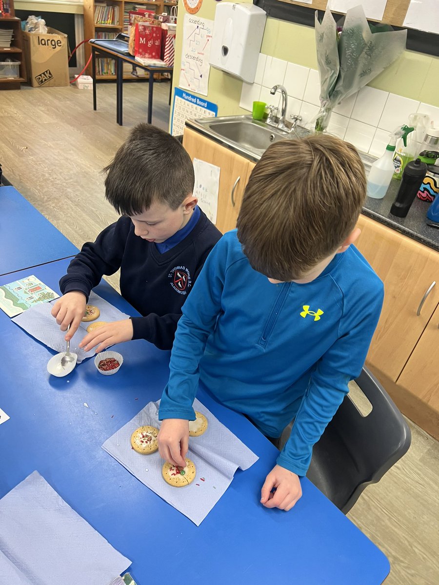 Miss_JonesSTM's tweet photo. Chrismtas biscuit decorating however don’t worry we aren’t eating them until after dinner 😀🎉🎄🎅🏼 https://t.co/whZ5hc2nvW